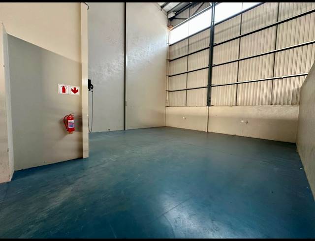 3,234M² WAREHOUSE FOR SALE IN COSMO BUSINESS PARK